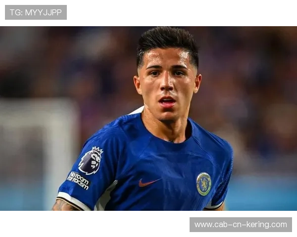 切尔西后腰节奏完美调度，恩佐在中路展现掌控感